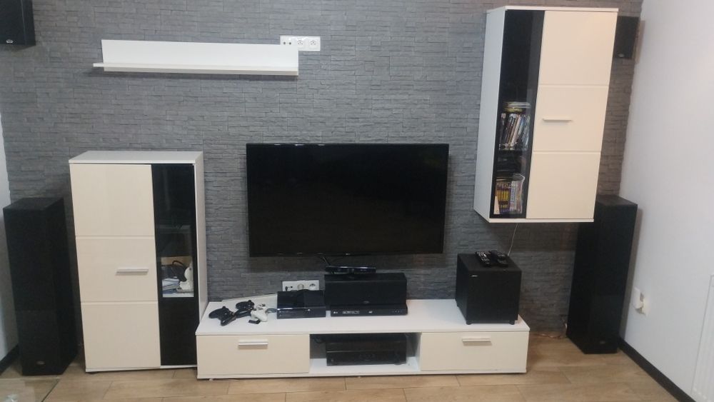 Zestaw szafka RTV półka i 2 witryny kolor biały