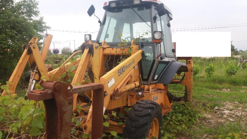 Retroescavadora Case 580SLE(P/Peças)