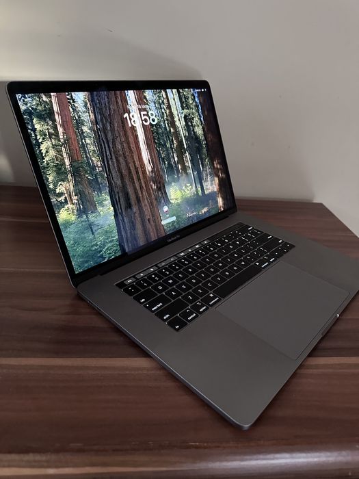 MacBook Pro 15” 2018 16GB/256SSD