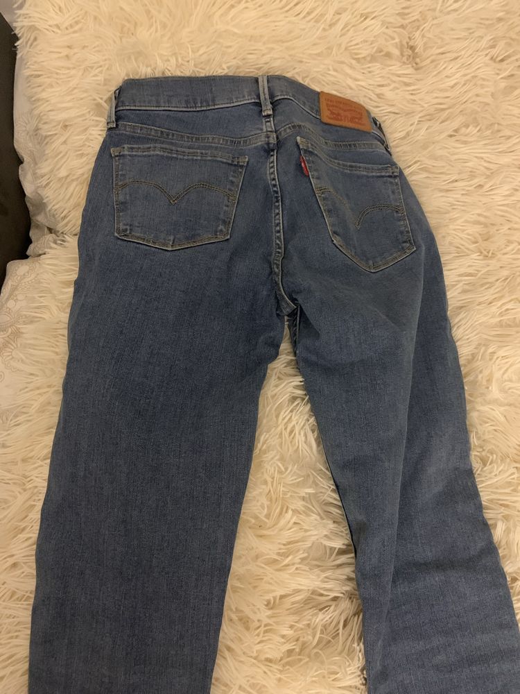 Джинсы Levis 701