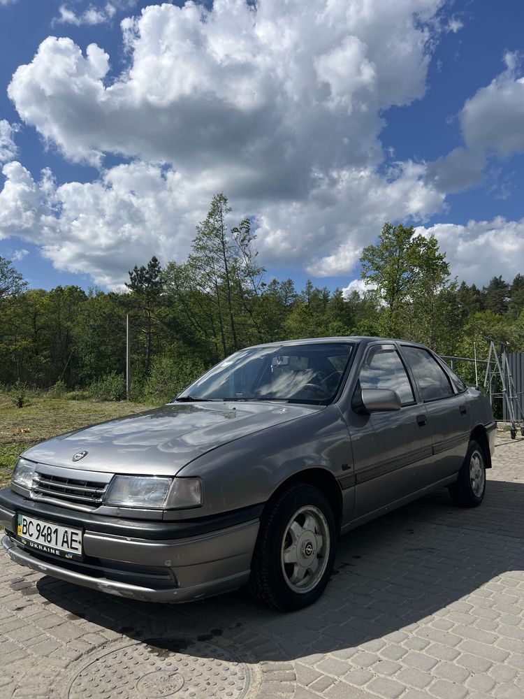 Opel vectra b 1.8 бензин