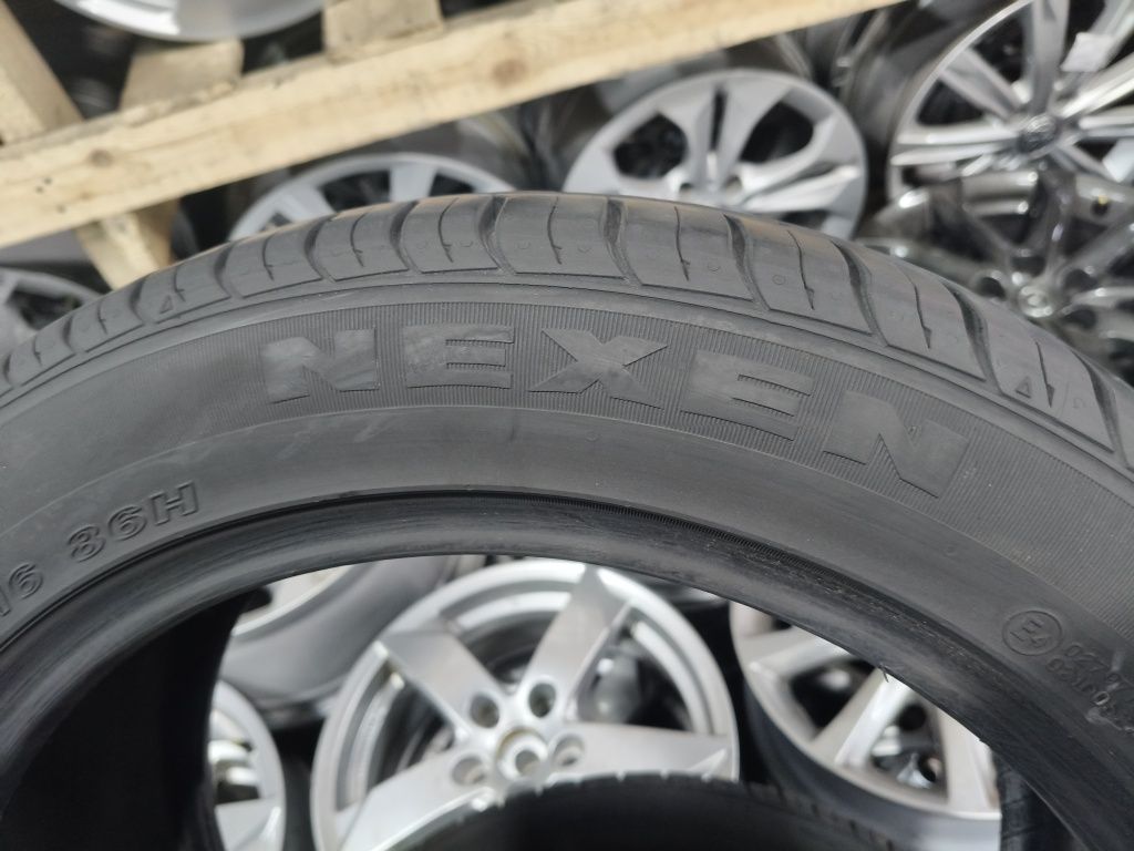 Майже нові літні шини Nexen 215/45 R16 резина Р16