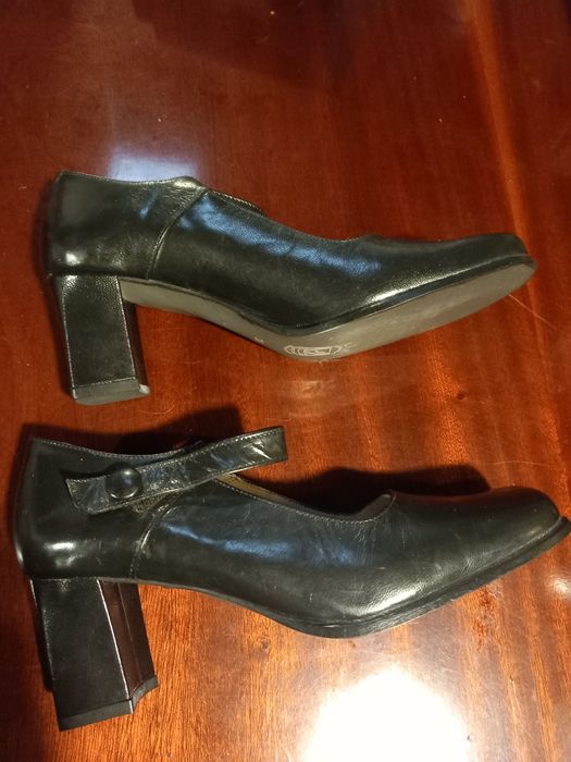 Sapatos Pretos em Pele n.38