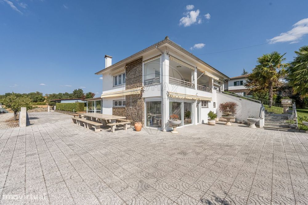 Moradia T5 para venda