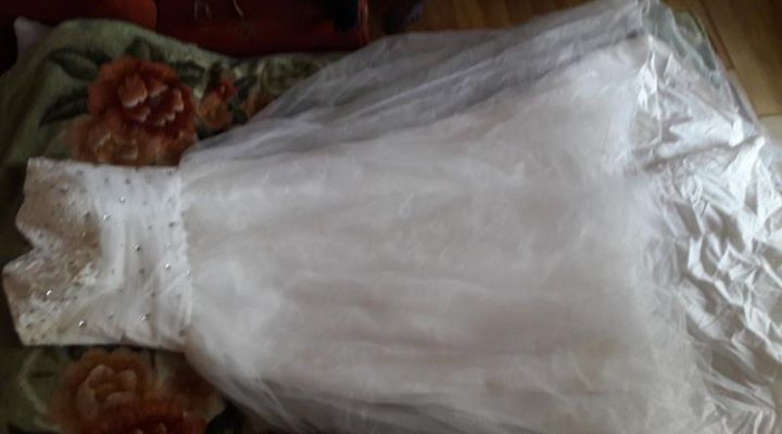 Весільна сукня. Білого кольору