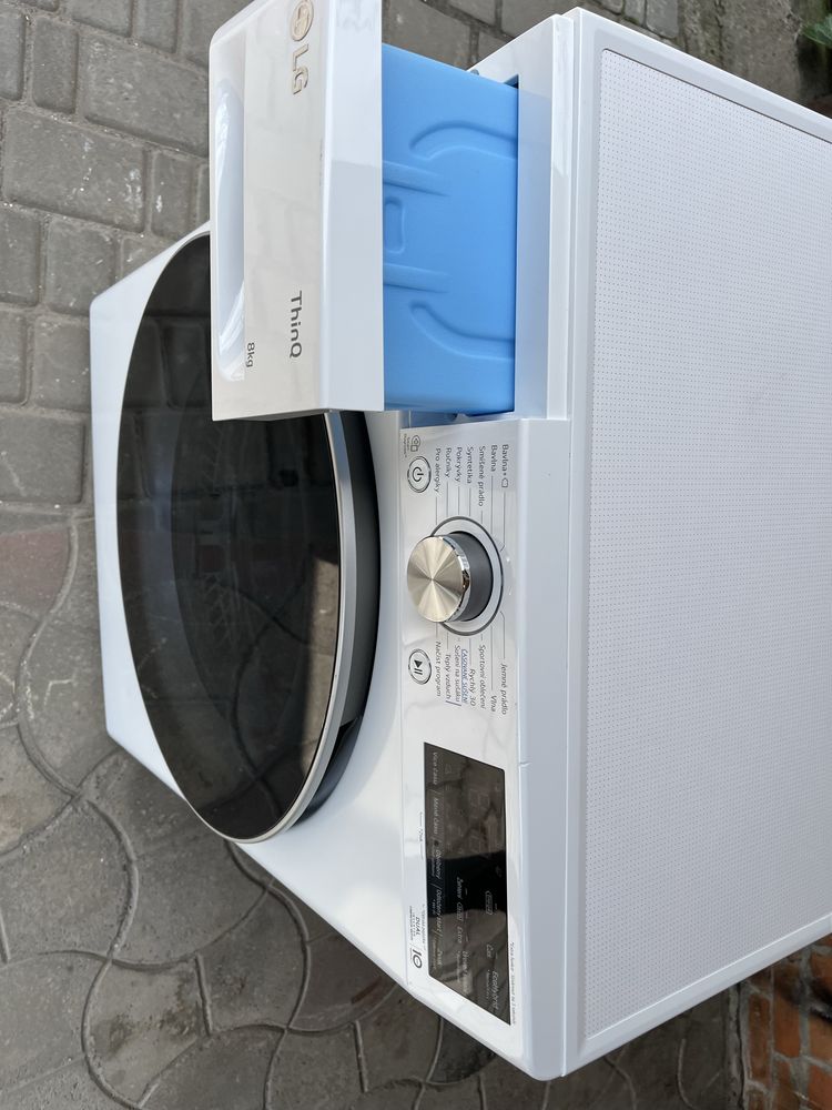 Продам сушильну машину LG RC81V9AV3N (8 кг) 2025 рік