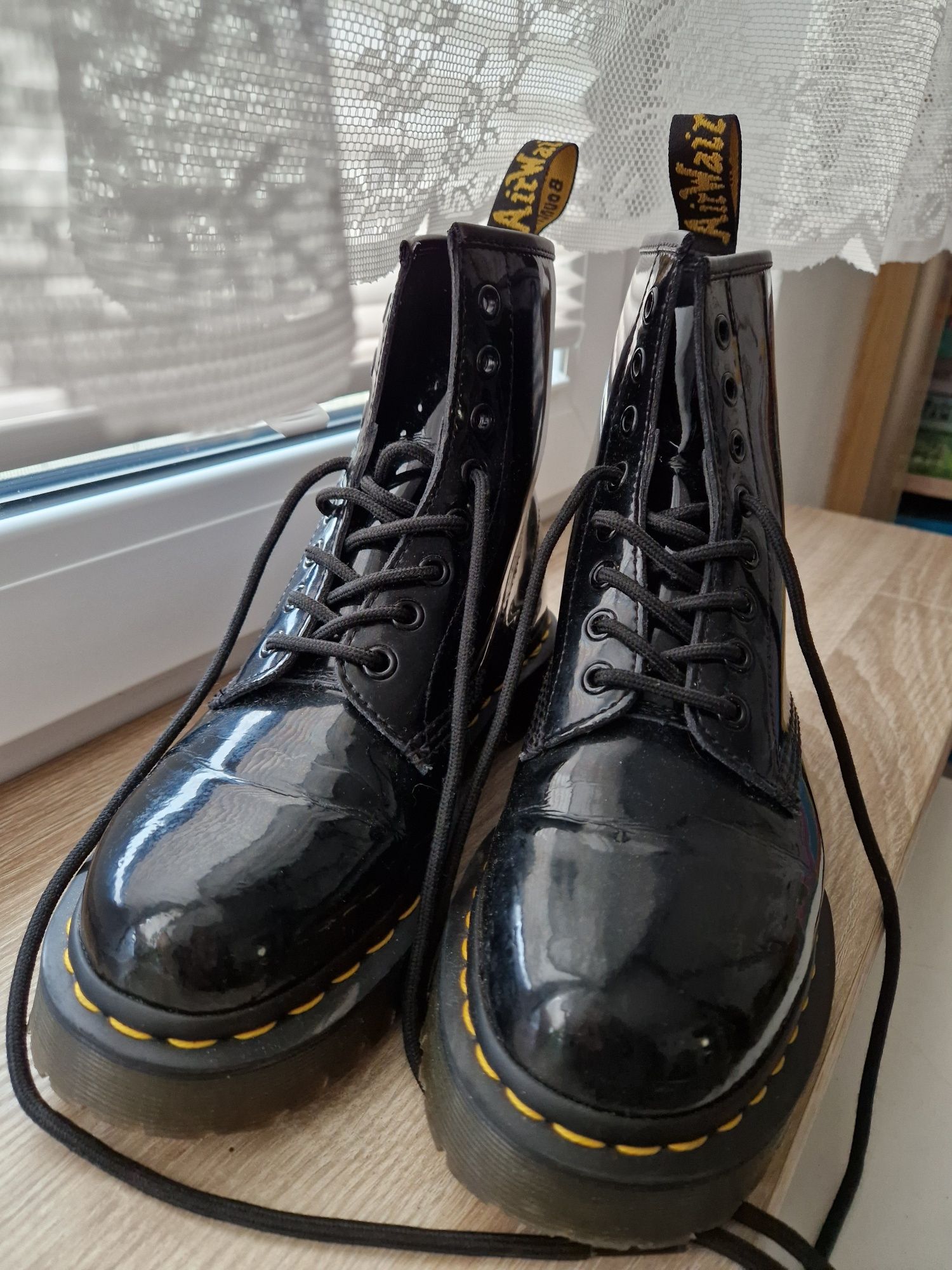 Dr Martens 39 lakierowane czarne skóra