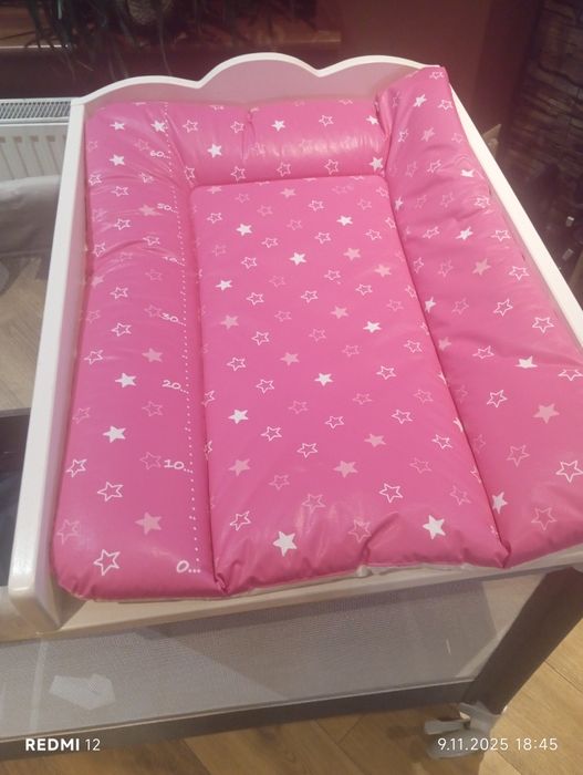 Przewijak na łóżeczkowy