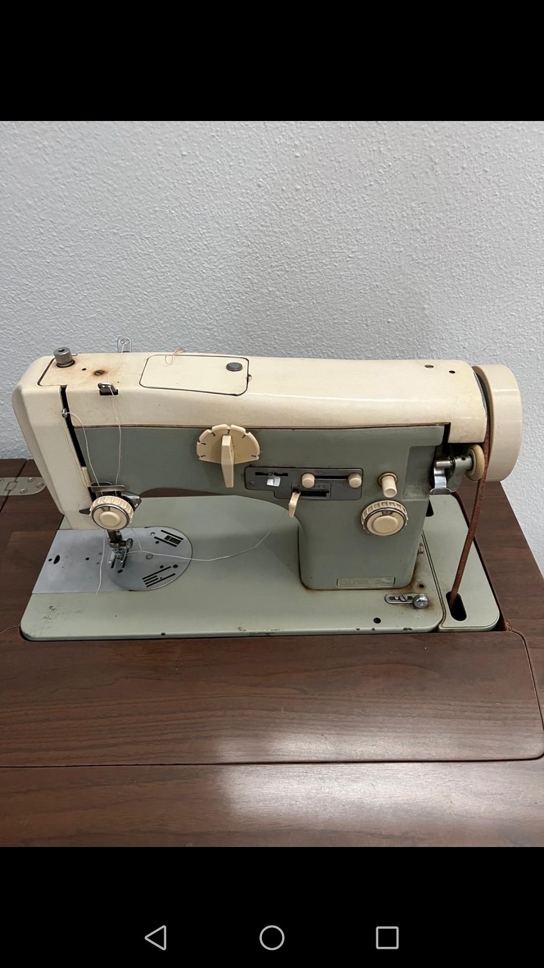 Máquina de costura OLLIVA de 1976