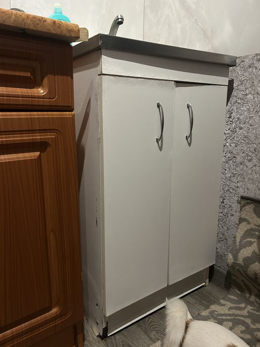 Меблі в кухню ( мийка з тумбою і 2 тумбочки)