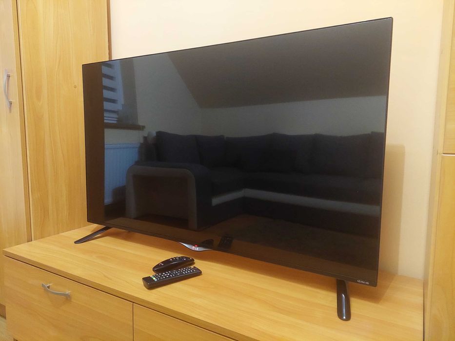 Telewizor SMART TV LG 49 cali 4K UHD WiFi NETLIX YOUTUBE DVBT-2 !!!