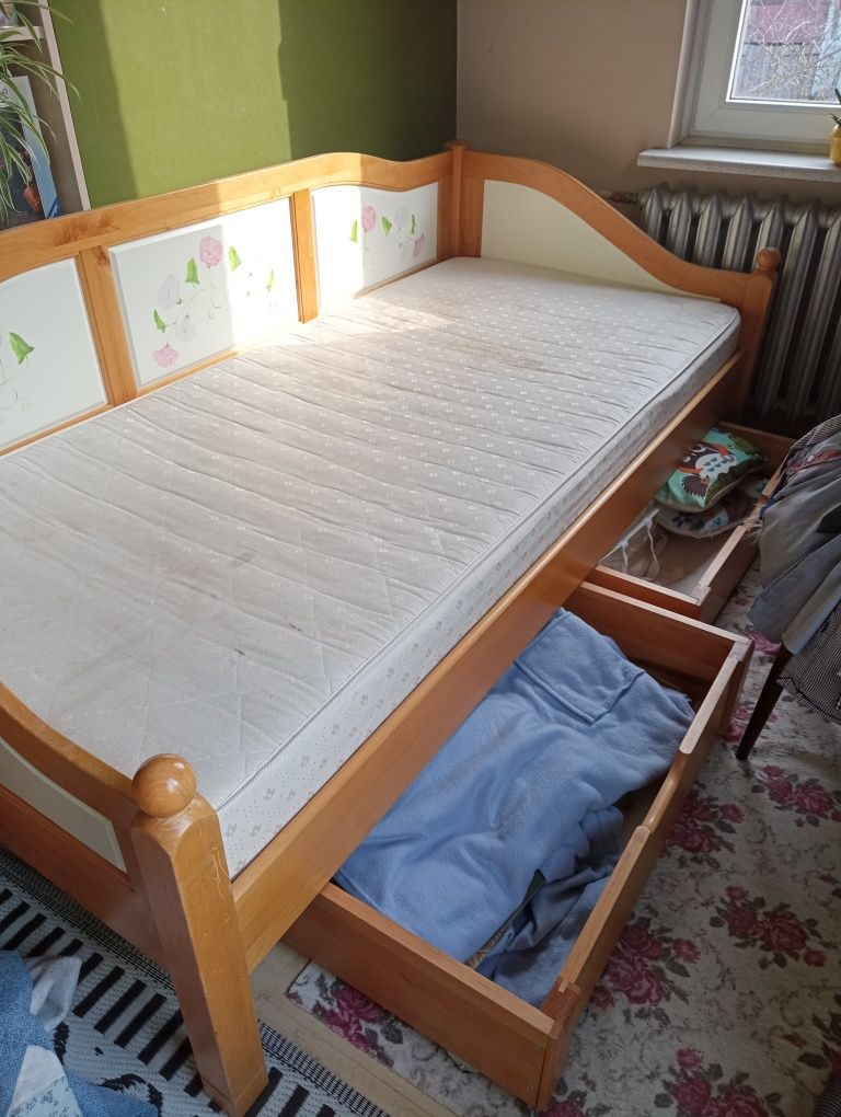 Łóżko drewniane z materacem 200/90cm