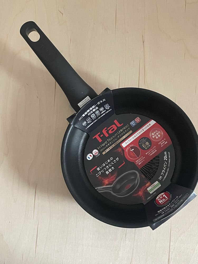 Tefal patelnia 20 cm hard titanium unlimited