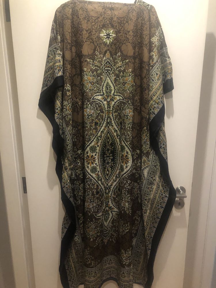 Vestido leve e bastante elegante - tamanho L