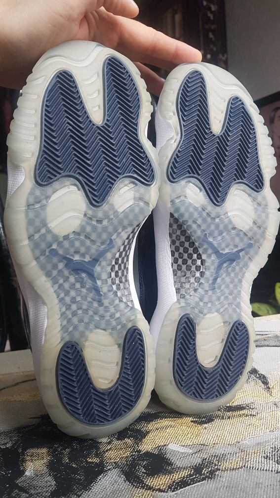 Air Jordan 11 low georgetown EU43
