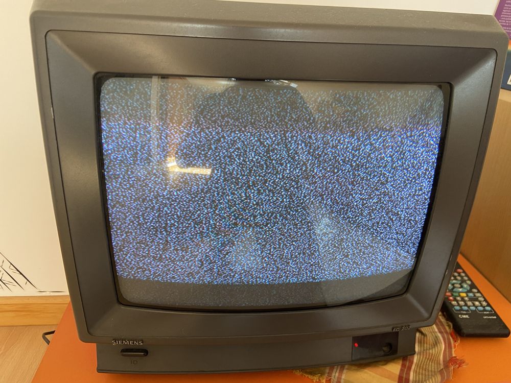 Televisao antiga siemens a funcionar sem riscos
