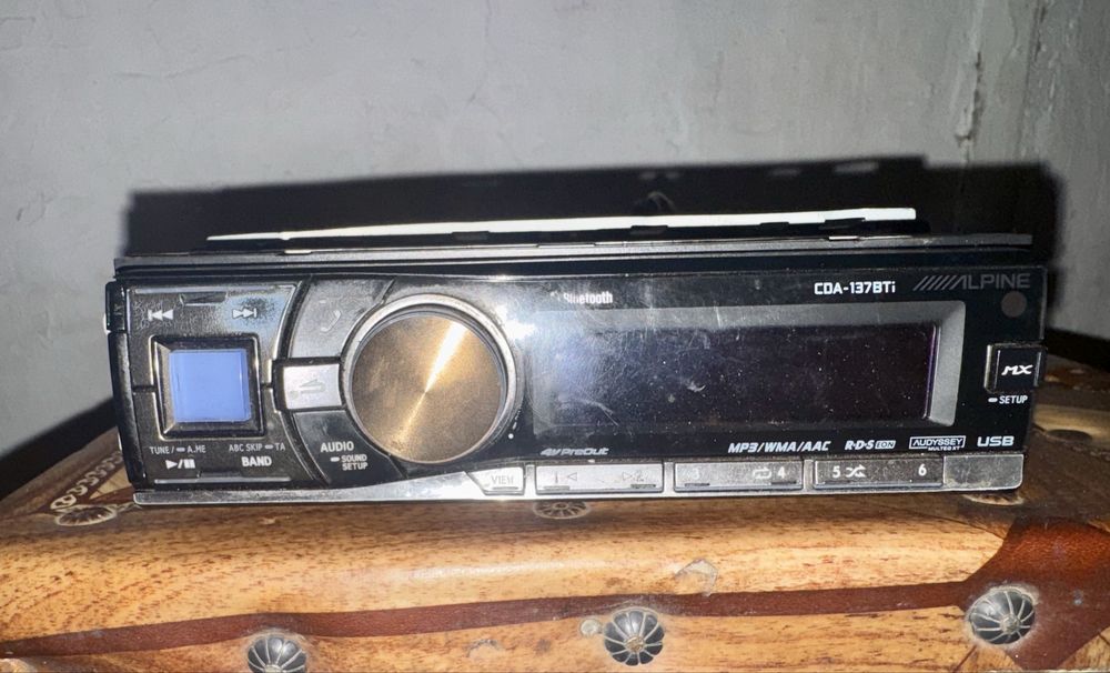 Процесорна Alpine CDA-137BTi з HI-FI звучанням,Bluetooth, CD, USB