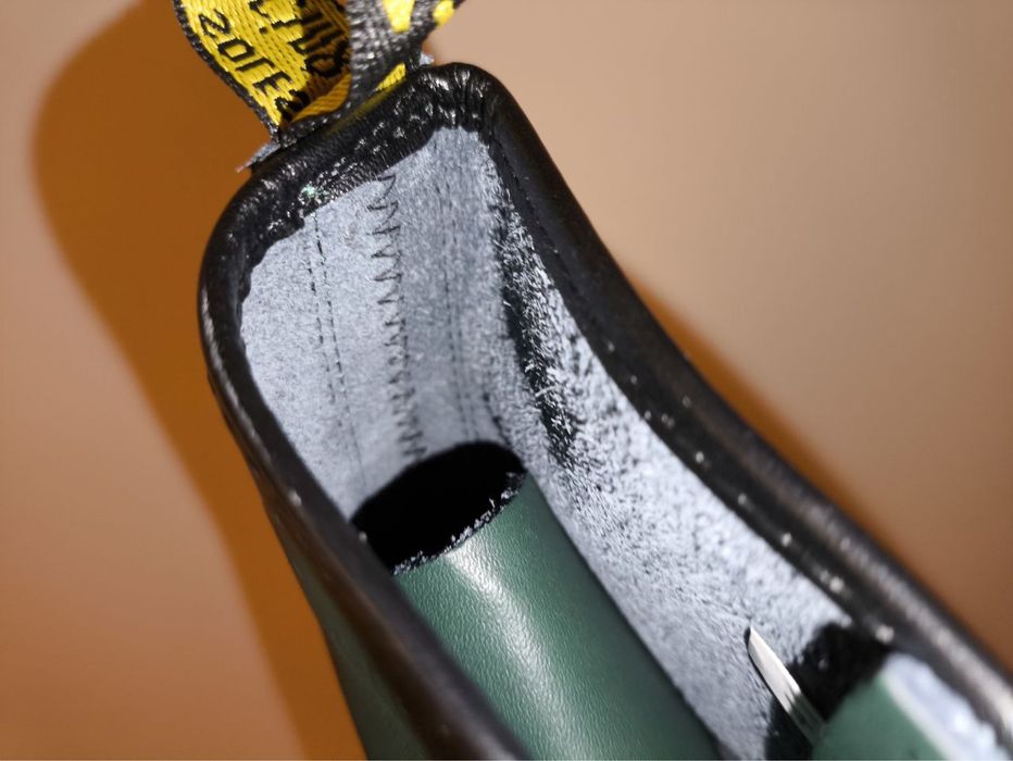 Ботинки кожаные Dr. Martens 1460 зеленого цвета на низком каблуке