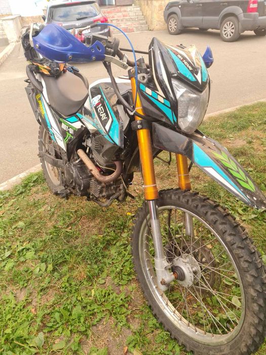 Продам кросовий мотоцикол 200 кубов