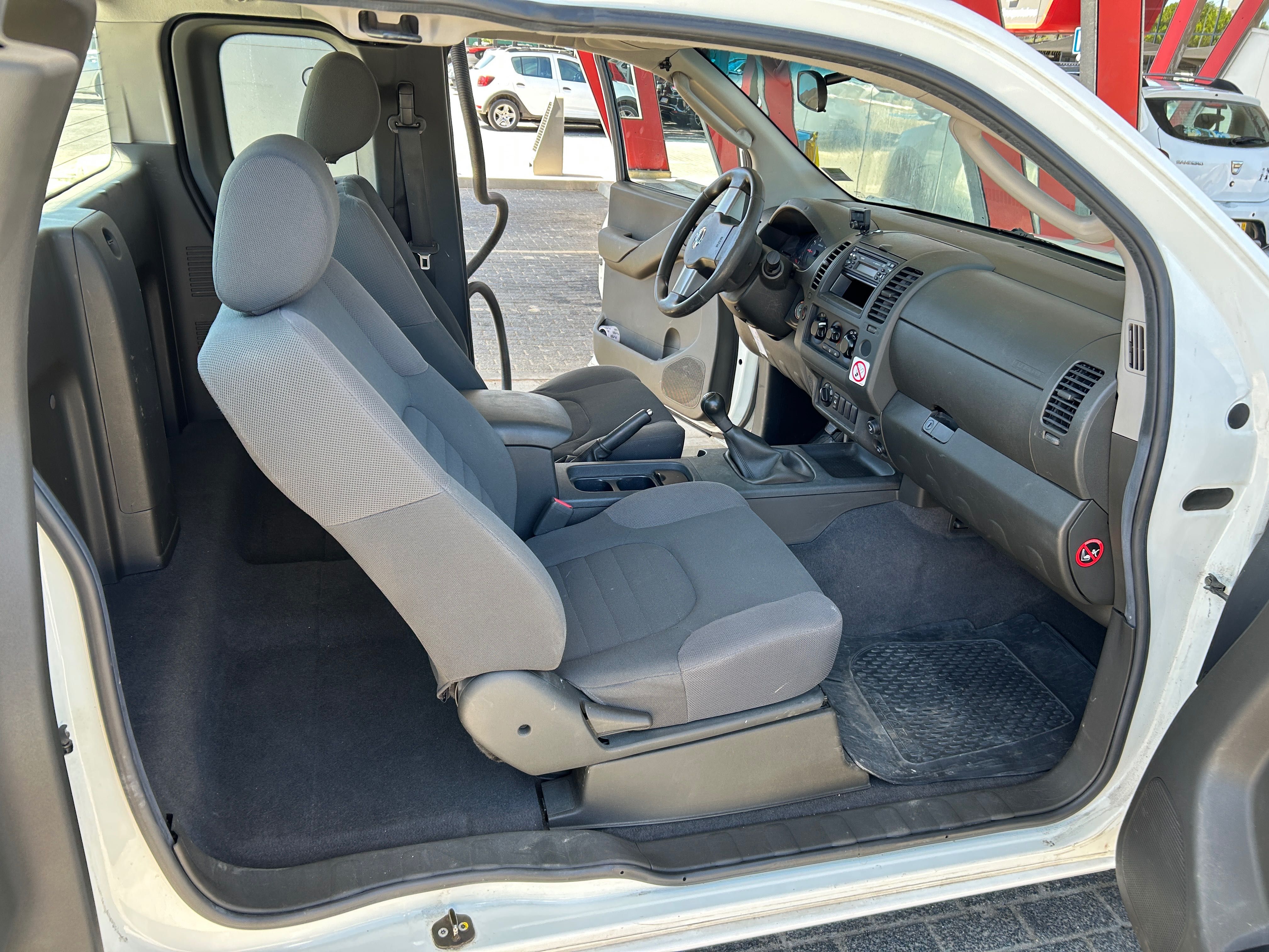 Nissan Navara 4x4 king cab 2.5 dci 174cv 105.000 km.