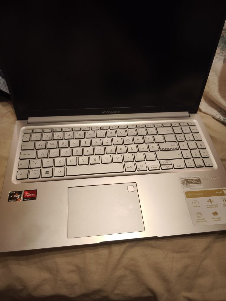 Portátil ASUS Vivobook