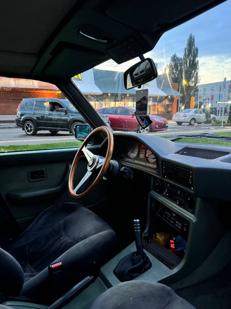 Bmw e28 m30b25 1984г