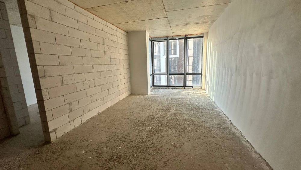 Продаж 1 км квартири в топовому ЖК поруч з озером