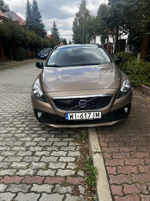 Volvo V40 Cross Country D2 Momentum 5d, bogato wyposażone, zadbane
