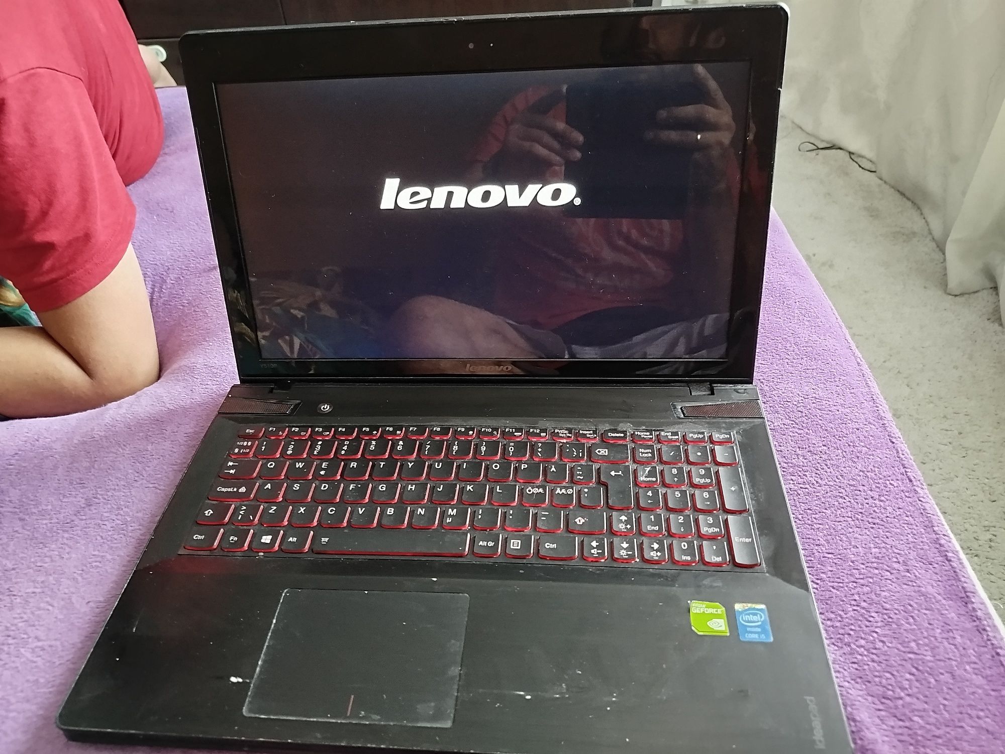 Laptop Lenovo gamingowy Czytać opis!