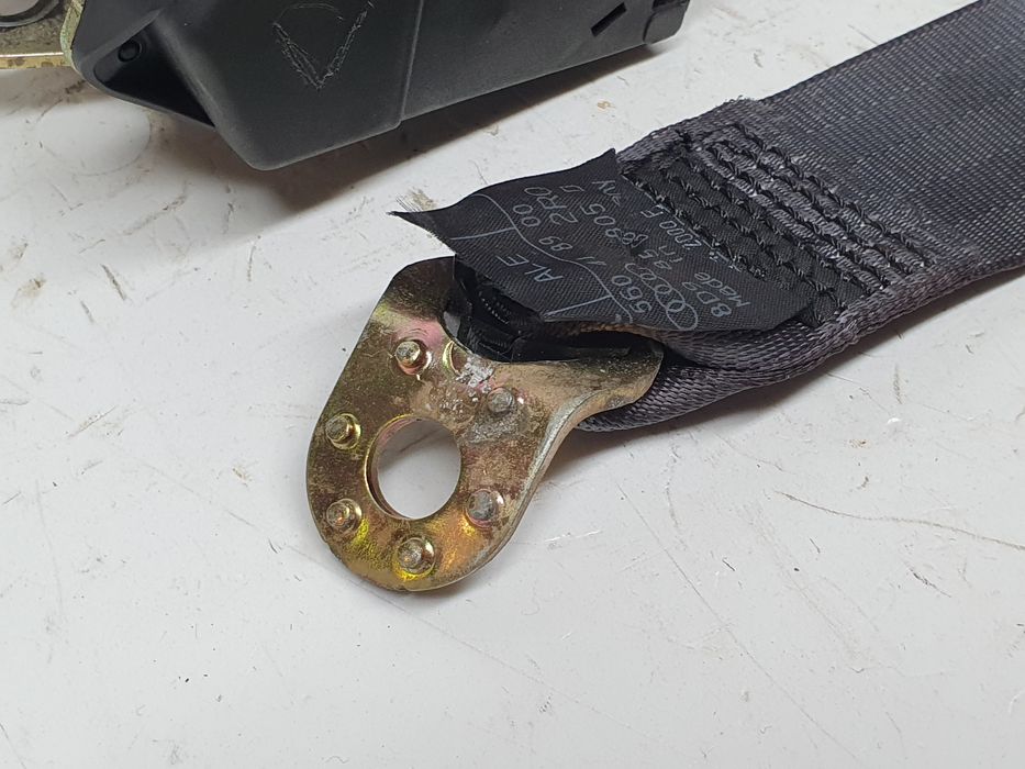 Cinto trás esquerdo AUDI A4 (8D2, B5)