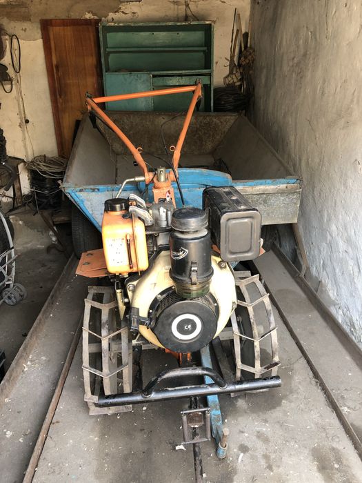 Мотоблок з насадками і прицепом