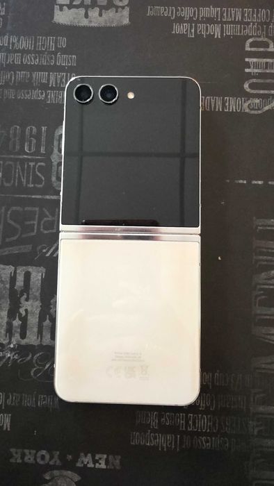 SAMSUNG Z Flip 5 8GB 512GB cream