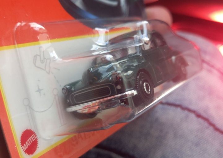 Morris minor saloon matchbox