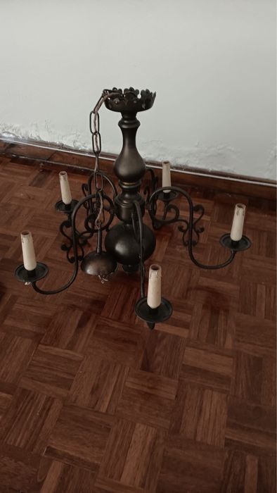 Lustre de latão antigo