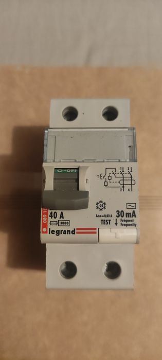 Wyłącznik różnicowoprądowy 2P 40A