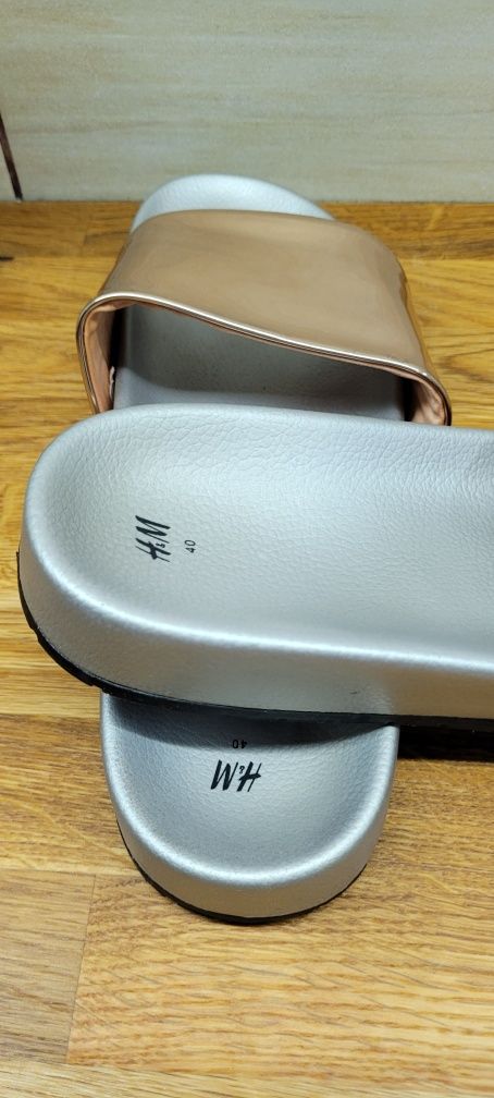 Klapki H&M kolor różowe złoto