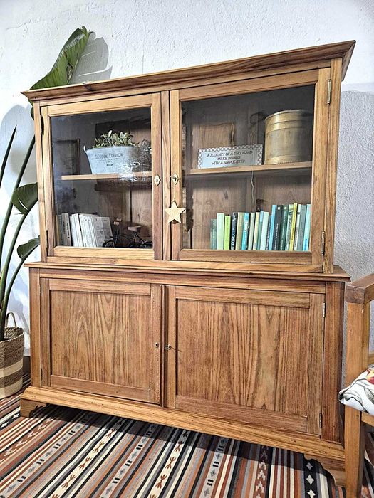Aparador / Vitrine / Armário / Louceiro / Livreiro / Vintage / Rustico