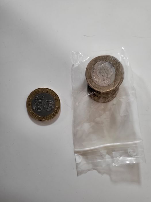 Varias notas e moedas