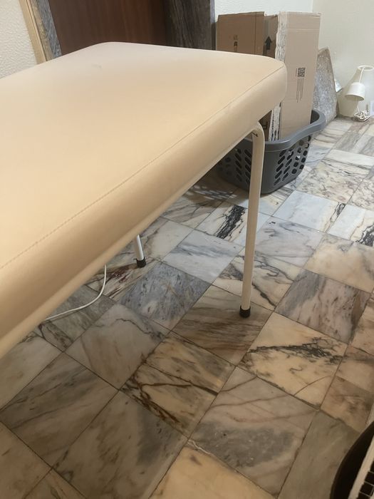 Marquesa de dois corpos com movel