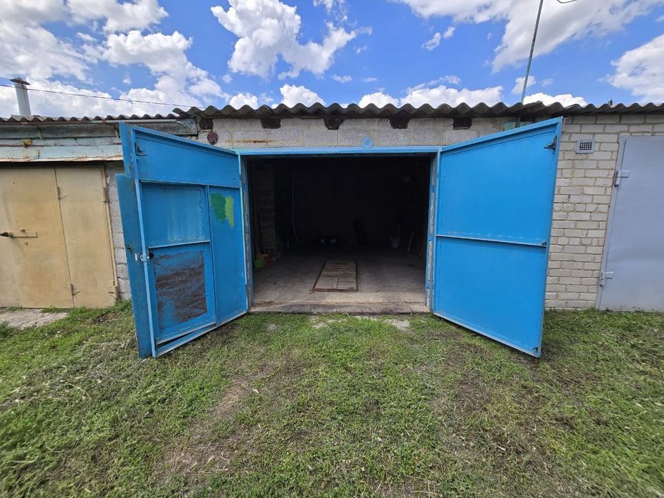 Продам гараж в Солоному