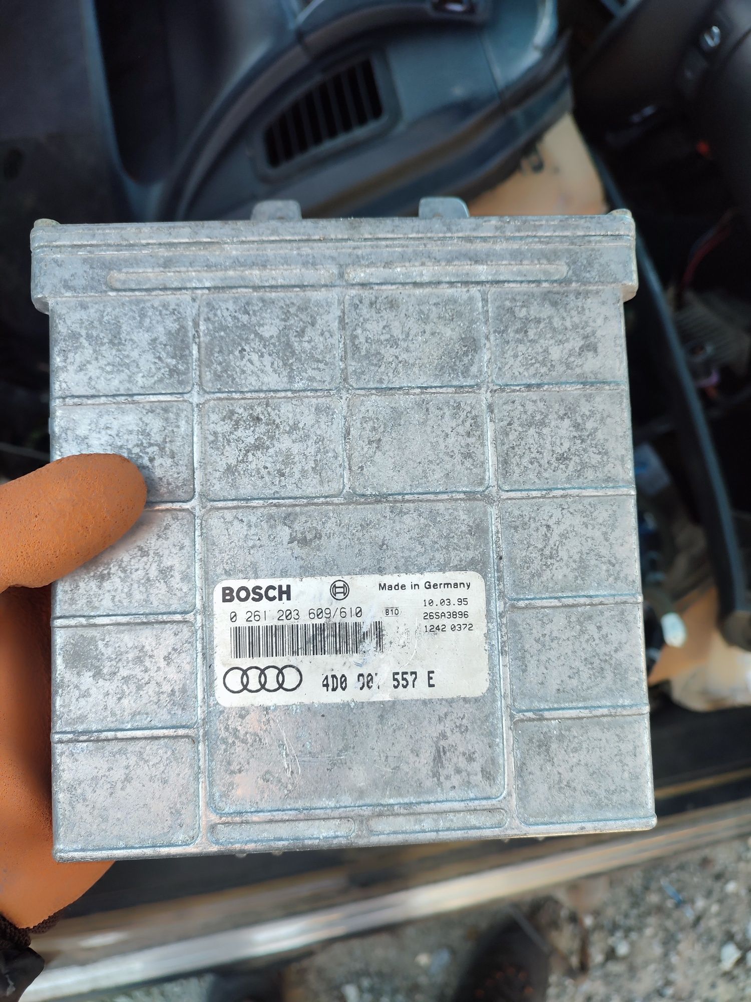 ЭБУ блок управления двигателем на Ауди А8 Д2 4.2 бензин Audi A8 D2 4,2