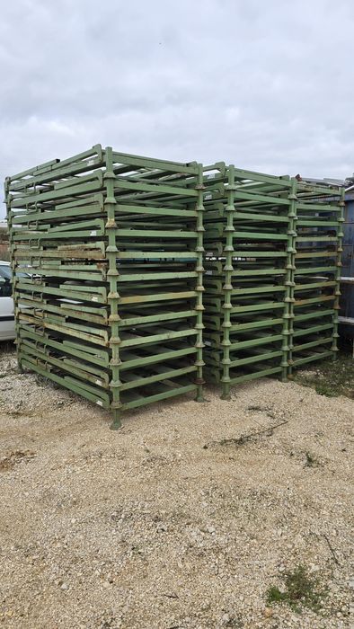 Paletes em Ferro (estantes)