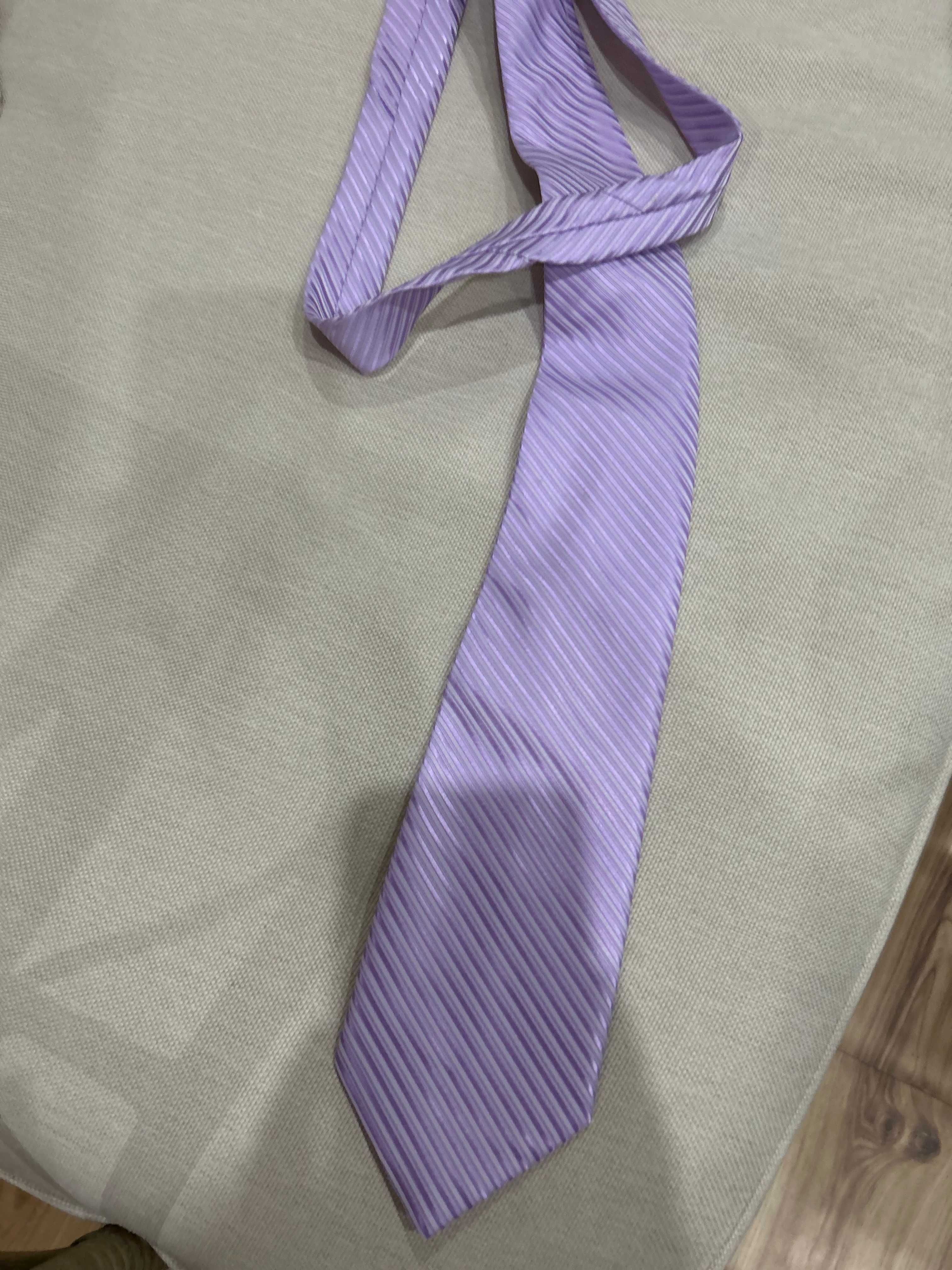 Męski krawat do garnituru