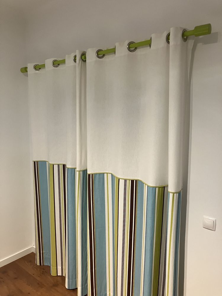 Cortinado e varão para quarto de menino