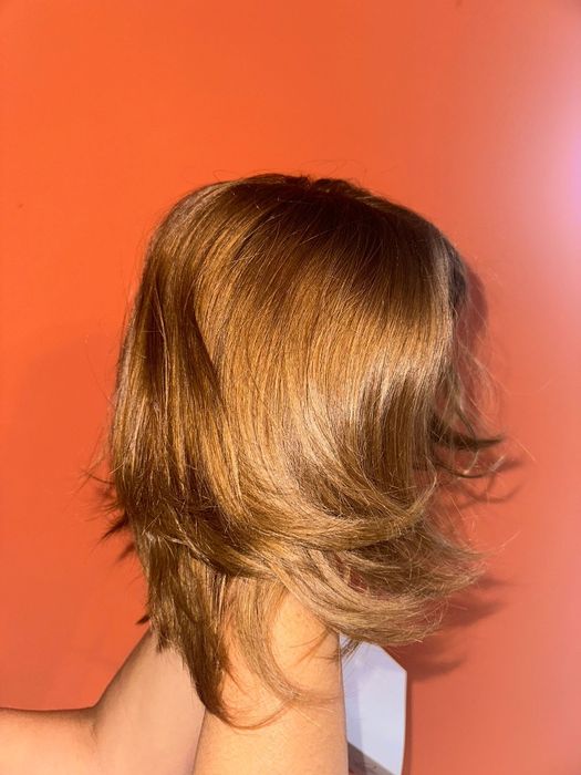 Peruki damskie z naturalnych wlosow. Peruka tylko przymierzaona nigdy