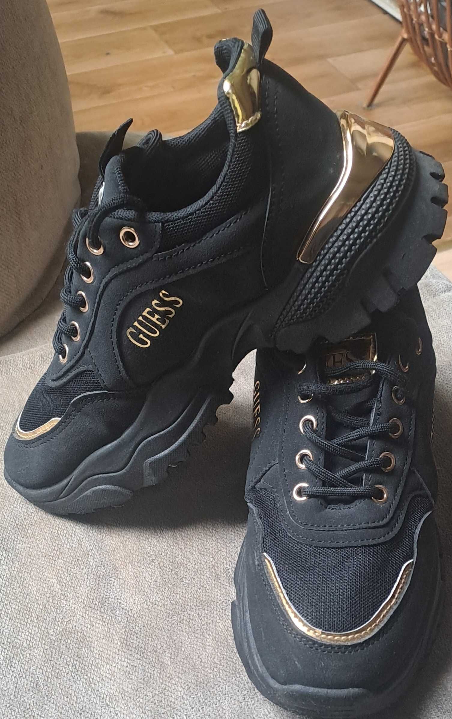 Czarne sneakersy ze złotym akcentem, NOWE