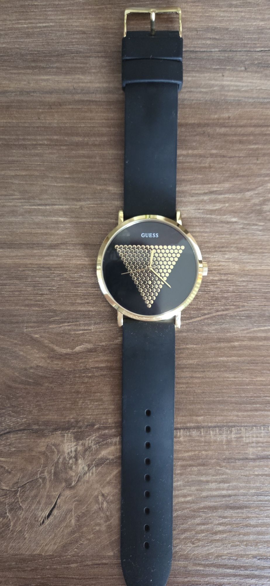 Damski zegarek Guess.