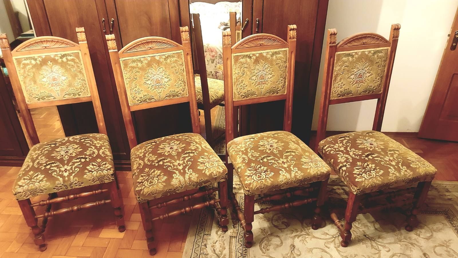 Продається 6 італійських стільців