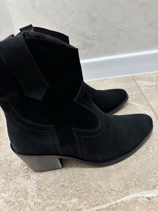 Черевики замшеві козаки на байці 37 ий 24 см стан нові