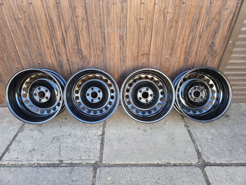 Оригінальні стальні диски з ковпаками r17, 5×112, Volkswagen Tiguan.